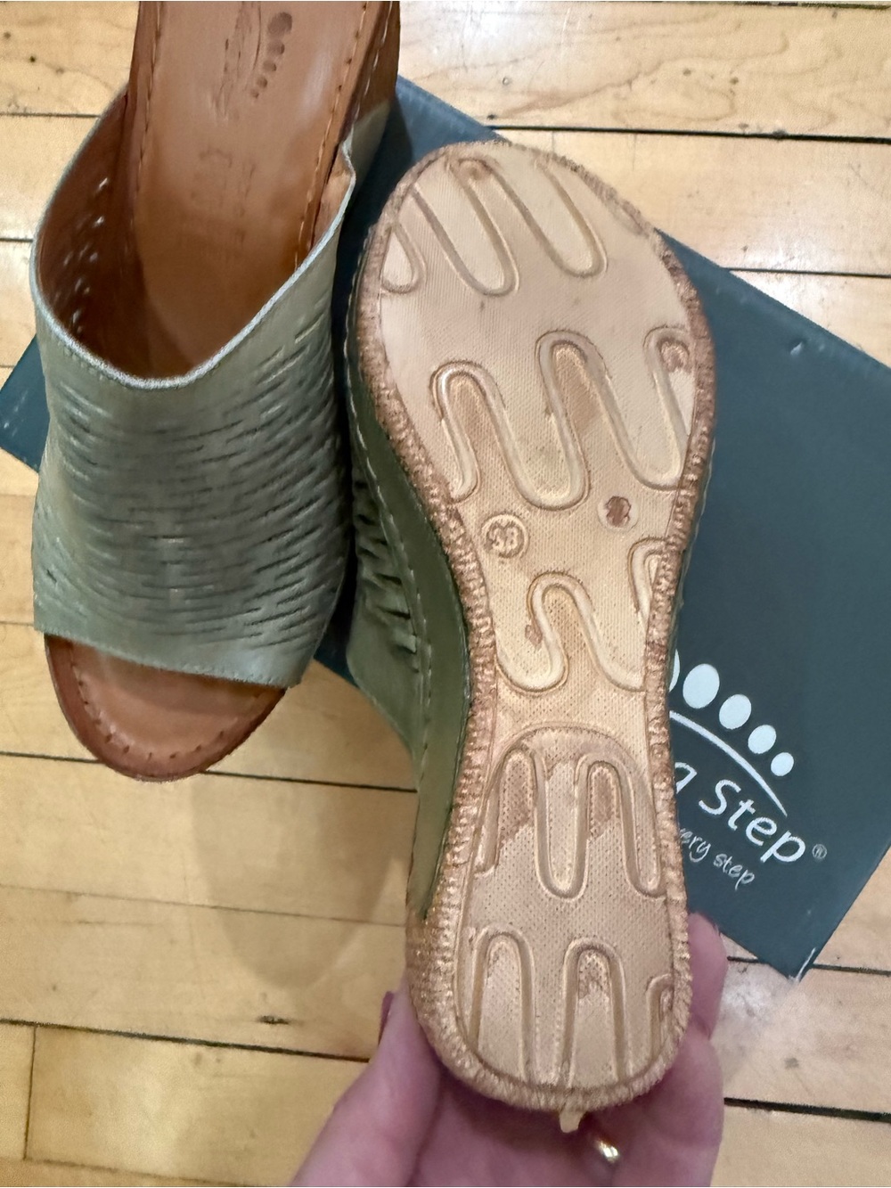 Olive Wedge - Picture 6 of 6